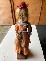 Antieke Pop met Oranje Jurk, Ophalen of Verzenden