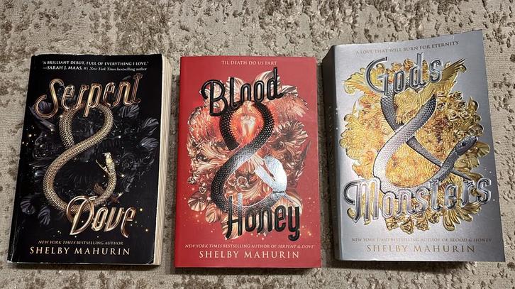 Serpent & Dove Series (3 Books), Boeken, Fantasy, Zo goed als nieuw, Ophalen of Verzenden