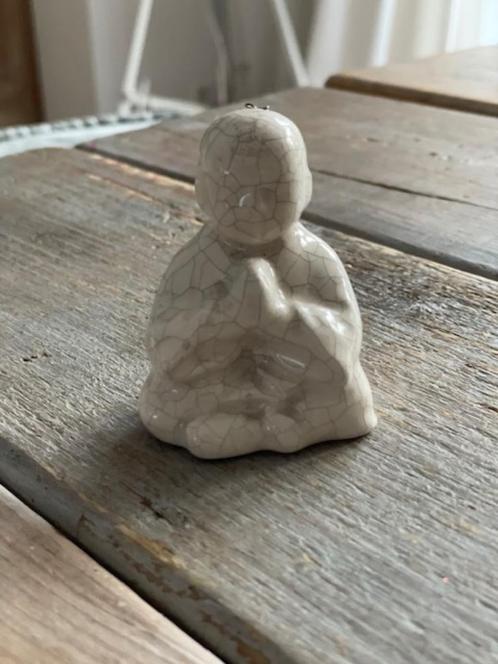 Klein wit beeldje boedha / boeddha. Mediterende monnik., Huis en Inrichting, Woonaccessoires | Boeddhabeelden, Zo goed als nieuw