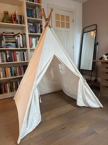 Tipi speeltent beschikbaar voor biedingen
