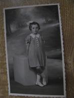 Vintage portret foto kind meisje 6, Verzamelen, Foto's en Prenten, 1940 tot 1960, Foto, Zo goed als nieuw, Kind