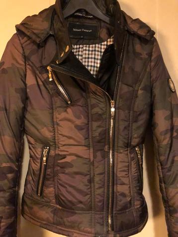 Gewatteerd jack, als nieuw. MILANO TESORO, maat XS. beschikbaar voor biedingen