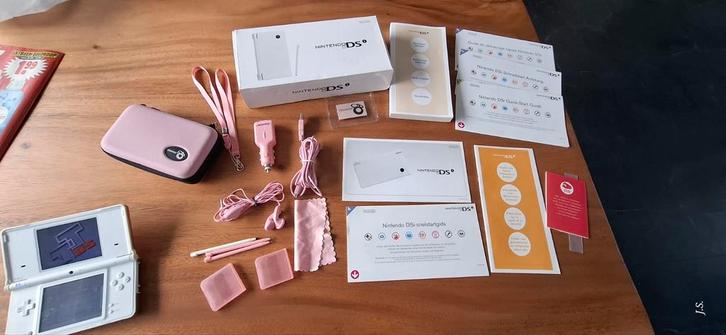 Nintendo ds inclusief 160 spellen en tas, Spelcomputers en Games, Spelcomputers | Nintendo DS, Gebruikt, DS Lite, Roze, Ophalen of Verzenden