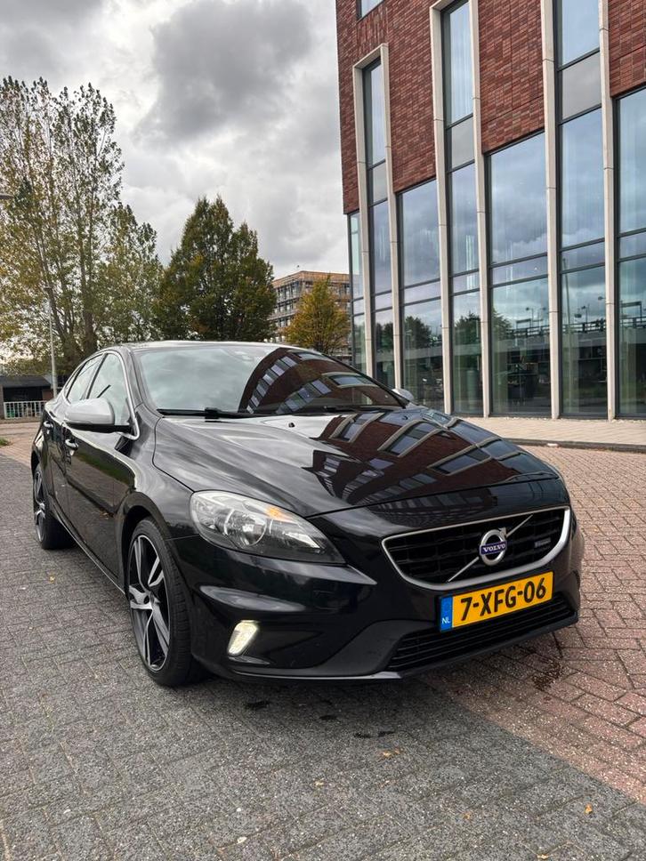 Volvo V40 2.0 D4 R-Design 190PK 2014 Zwart Euro 6, Auto's, Volvo, Particulier, Diesel, Euro 6, A, Hatchback, Handgeschakeld, Origineel Nederlands
