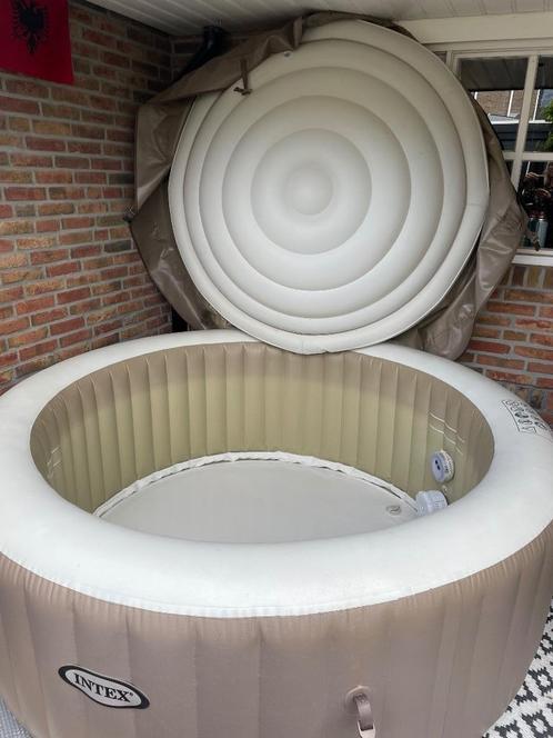 Intex jacuzzi 4 pers. 3 jaar gebruikt, Tuin en Terras, Bubbelbaden en Hottubs, Gebruikt, Opblaasbaar, Afdekzeil, Grondzeil, Filter
