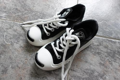 sportieve damesschoenen van VDR, Kleding | Dames, Schoenen, Zo goed als nieuw, Sneakers of Gympen, Overige kleuren, Ophalen of Verzenden