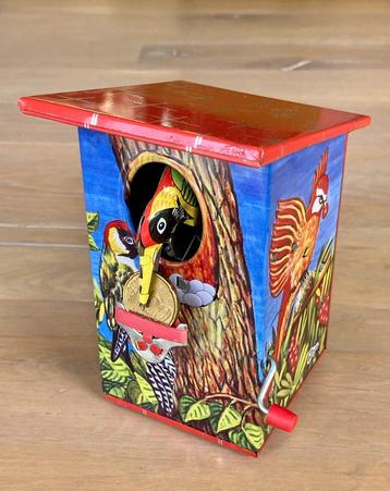 Tin Treasures – Woodpecker Bank  /  Spaarpot van Blik  Nwst.