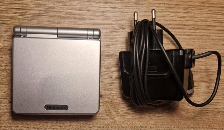 Gameboy advance sp zilver krasvrij verzamelaars staat, Spelcomputers en Games, Games | Nintendo Game Boy, Zo goed als nieuw, Role Playing Game (Rpg)