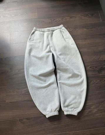 Essential Wear grey baggy sweatpants | Small beschikbaar voor biedingen