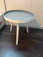 Leuk wit met lichtgrijs bijzettafeltje, Huis en Inrichting, Tafels | Bijzettafels, Ophalen, Minder dan 45 cm, Minder dan 55 cm