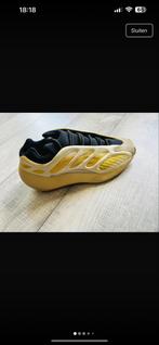 Adidas Yeezy 700 V3, Kleding | Heren, Schoenen, Ophalen of Verzenden, Gedragen, Overige kleuren, Sneakers of Gympen