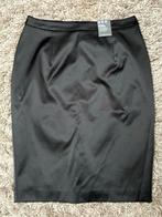 Feestelijke kokerrok glansstof maat 34 - nieuw, Kleding | Dames, Rokken, Zwart, Nieuw, Ophalen of Verzenden, Knielengte