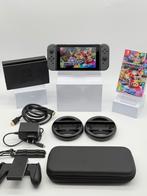 NINTENDO SWITCH NIEUW MODEL 2023 V2 MARIO KART+STUURTJES, Met 2 controllers, Ophalen of Verzenden, Zo goed als nieuw, "