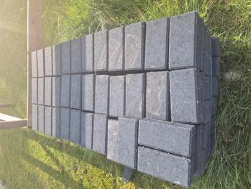 10m2 nieuwe zwarte klinkers beschikbaar voor biedingen