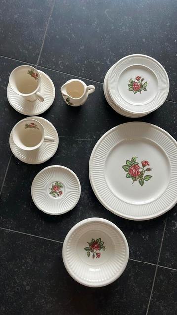 Wedgwood servies enkele stuks Moss Rosé beschikbaar voor biedingen