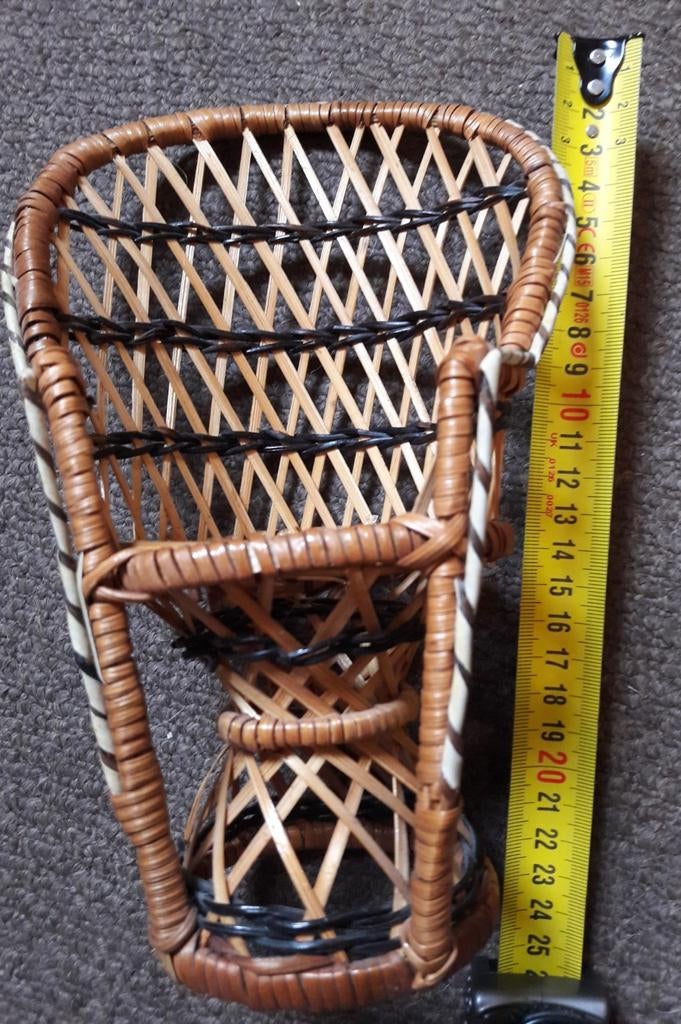 Miniatuur Rotan Stoel - Decoratief, Ophalen of Verzenden, Zo goed als nieuw, Pop