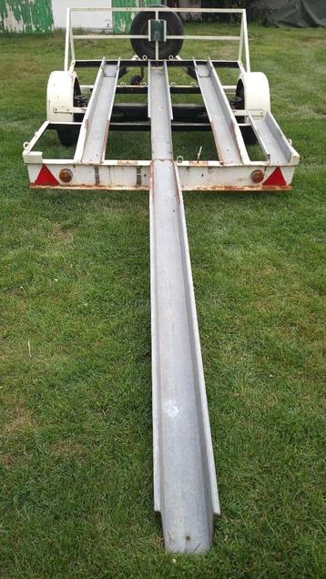 Motor aanhanger beschikbaar voor biedingen