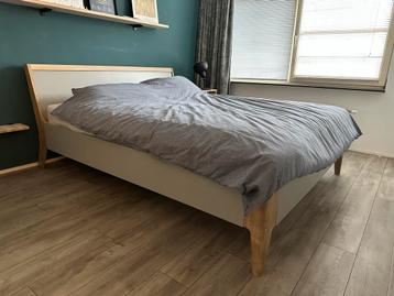 Beter Bed 180x210 bedframe (3 jaar) + matrassen beschikbaar voor biedingen