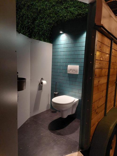 Paardentrailer Toiletwagen huren / WC wagen te huur., Hobby en Vrije tijd, Feestartikelen | Verhuur, Zo goed als nieuw, Overige