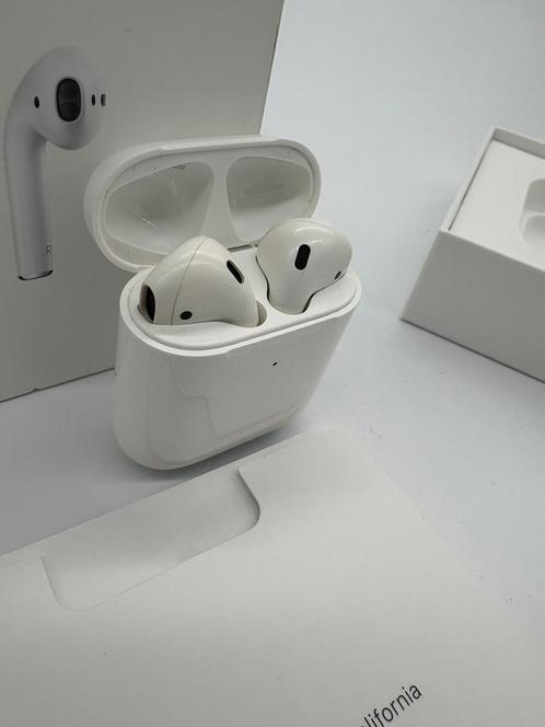 Airpods 2nd generation met draadloze oplaadcase (mediamarkt), Telecommunicatie, Mobiele telefoons | Oordopjes, Zo goed als nieuw