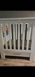 Stevige witte box Vierkant met lade & kleed - Coming kids, Ophalen, Zo goed als nieuw, Vierkant, In hoogte verstelbaar