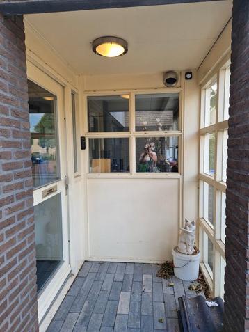 Voordeur met isolatieglas beschikbaar voor biedingen