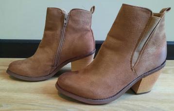 NIEUWE Taupe enkellaars dames maat 37 voor €20,- beschikbaar voor biedingen