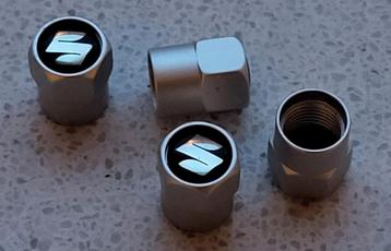 Set van 4 gloednieuwe Suzuki aluminium ventieldoppen. beschikbaar voor biedingen