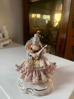 Dresden porseleinen beeldje van dame met een mandoline, Ophalen of Verzenden, Zo goed als nieuw, Mens