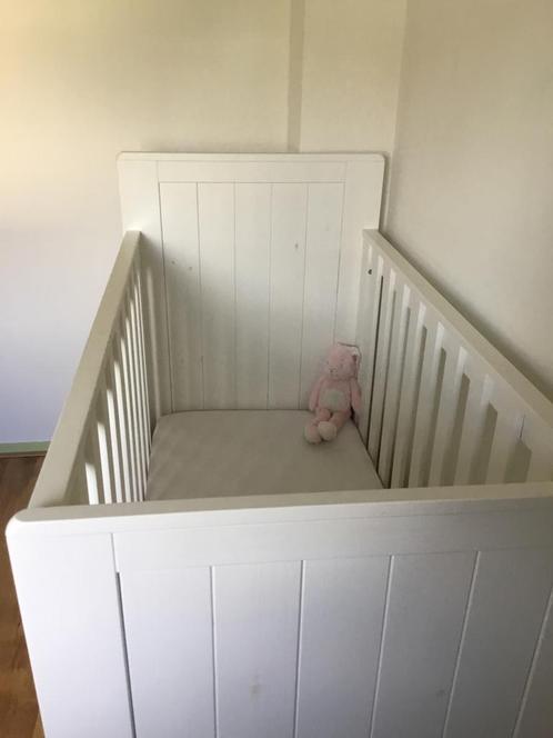 Ledikantje, white wash incl. lattenbodem en matrasje, Kinderen en Baby's, Kinderkamer | Complete kinderkamers, Zo goed als nieuw