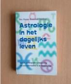 Karen M. Hamaker-Zondag - Astrologie in het dagelijks leven, Ophalen of Verzenden, Zo goed als nieuw, Astrologie, Achtergrond en Informatie