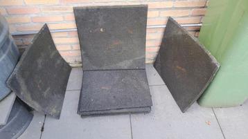 8 rubberen tegels 50x50 beschikbaar voor biedingen