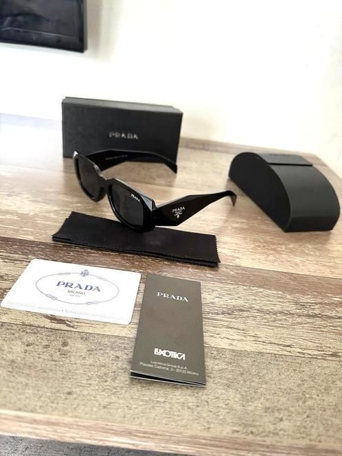 Prada bril, Sieraden, Tassen en Uiterlijk, Zonnebrillen en Brillen | Dames, Zo goed als nieuw, Prada, Zwart, Ophalen