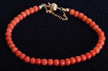 Armband met bloedkoraal en 14 karaat gouden slot beschikbaar voor biedingen