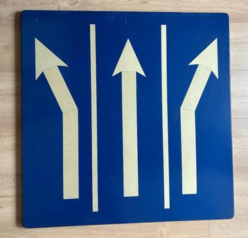 Uniek groot verkeersbord voorsorteervakken 80x80 cm beschikbaar voor biedingen