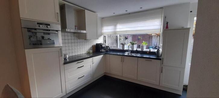 Te koop keuken met granieten aanrechtblad, Huis en Inrichting, Keuken | Complete keukens, Gebruikt, Hoekkeuken, Wit, Graniet of Steen