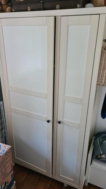 Te koop: hang/legkast. 