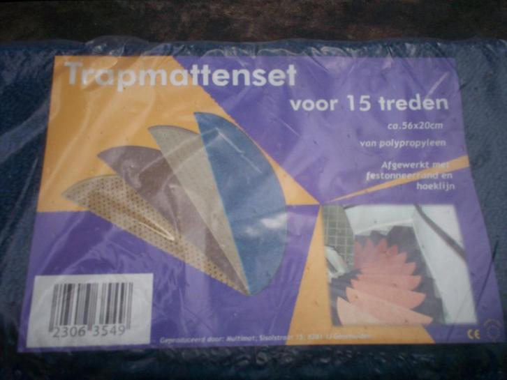 15 donkerblauwe halvemaantjes voor traptreden, Huis en Inrichting, Stoffering | Vloerbedekking, Nieuw, Tapijttegels, minder dan 10 m²