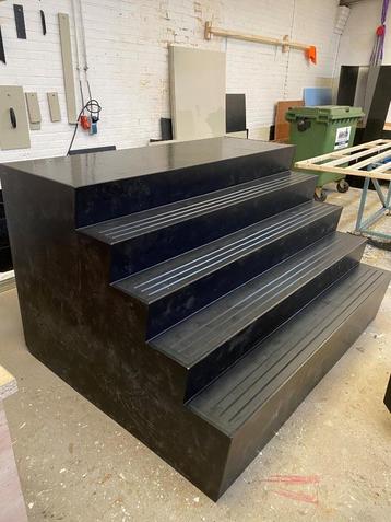 hdpe kunststof trap 120 x 200cm beschikbaar voor biedingen