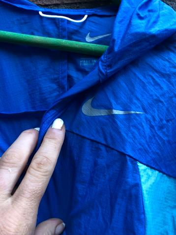 Nieuwe Nike Wind Jas beschikbaar voor biedingen