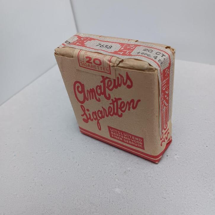 sigaretdoosje Amateurs sigaretten, rood, 20 cent, Verzamelen, Rookartikelen, Aanstekers en Luciferdoosjes, Zo goed als nieuw, Tabaksdoos of Verpakking