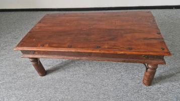 Koloniale salontafel hout. beschikbaar voor biedingen