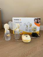 Medela freestyle kolfapparaat met uitgebreide accessoires, Kinderen en Baby's, Ophalen of Verzenden, Zo goed als nieuw, Borstkolf