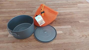 Lichtgewicht pan beschikbaar voor biedingen