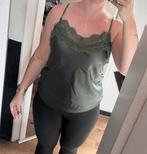 Groene top met kant, Kleding | Dames, Tops, Ophalen of Verzenden, Zo goed als nieuw, Groen, Zonder mouw
