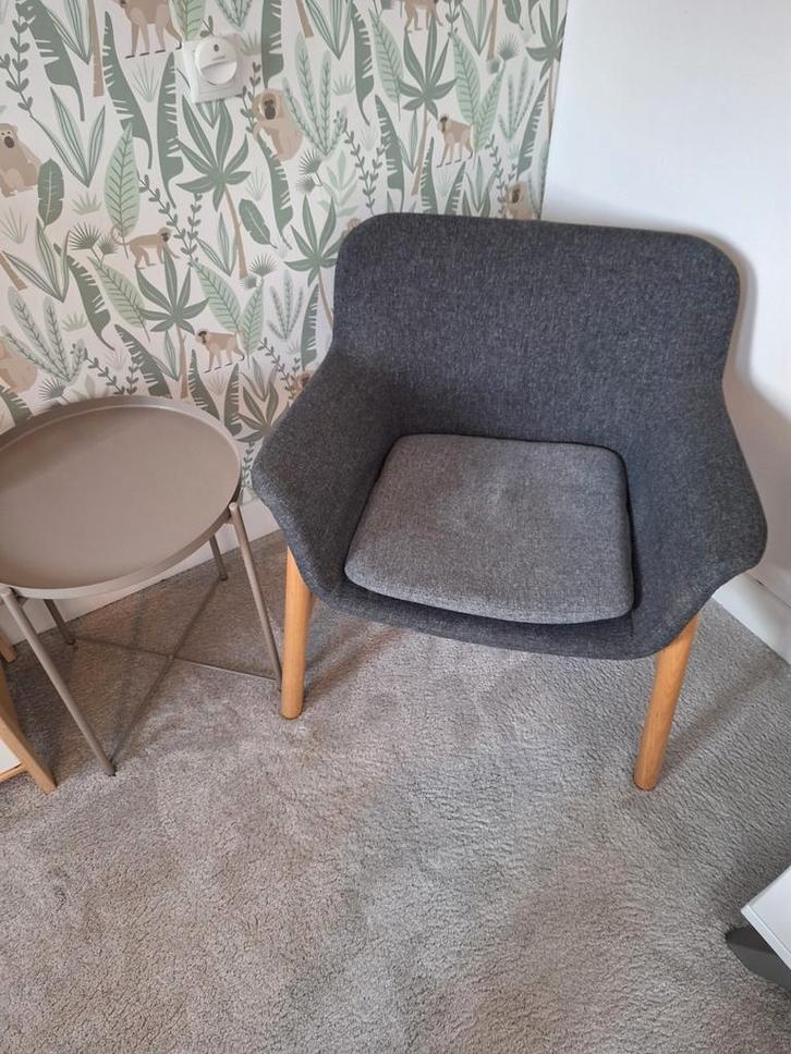 Ikea Vedbo Stoel - Grijs, Huis en Inrichting, Fauteuils, Zo goed als nieuw, Hout, Stof, 50 tot 75 cm, Minder dan 75 cm, Ophalen