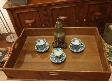 Tinnen koffiekan met 6 porselein kopjes met schoteltjes beschikbaar voor biedingen