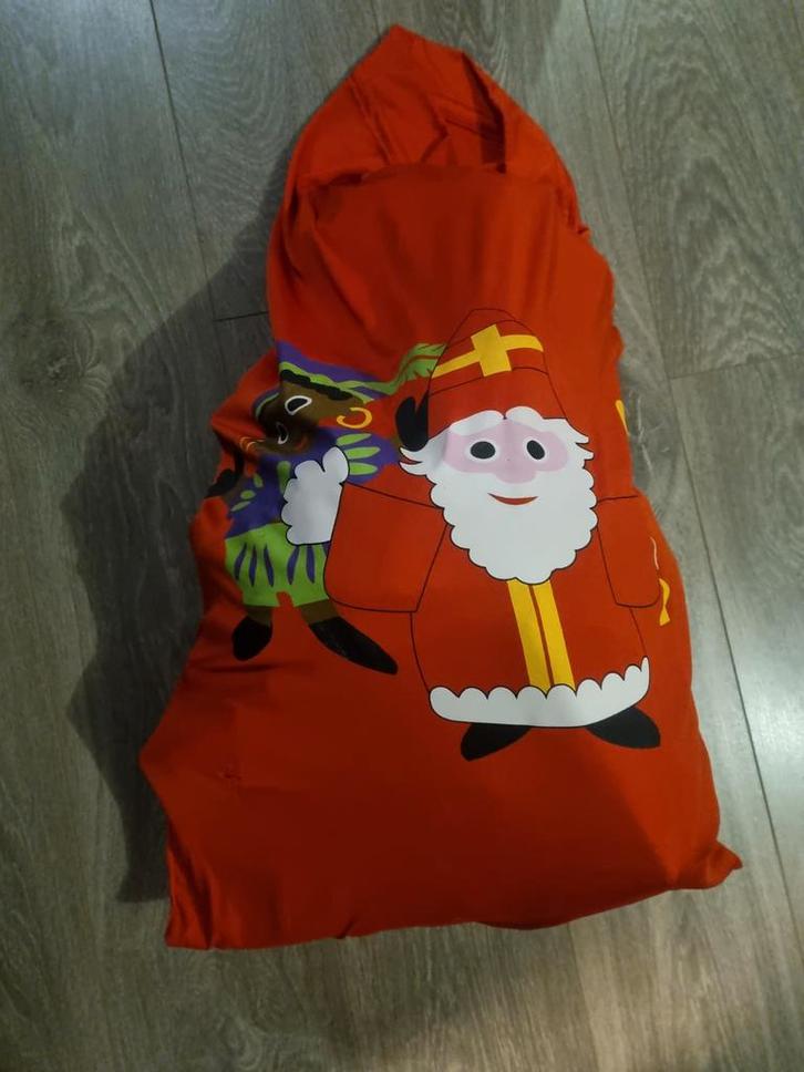 Sinterklaas Zak met inhoud + 2 Pietenpakjes, Diversen, Sinterklaas, Gebruikt, Ophalen