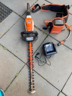 Stihl Accu Heggenschaar , nieuwe heupriem, nieuwe accu lader, Tuin en Terras, Heggenscharen, Ophalen, Zo goed als nieuw, Accu