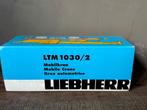 Liebherr LTM 1030/2, Hobby en Vrije tijd, Modelauto's | 1:50, Ophalen of Verzenden, Nieuw, Hijskraan, Tractor of Landbouw, Conrad